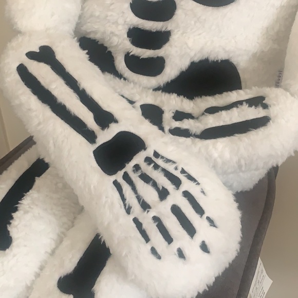 COPY - Halloween Storehouse Seasonal Life Size Skeleton Pillow. Brand New. - Picture 7 of 7